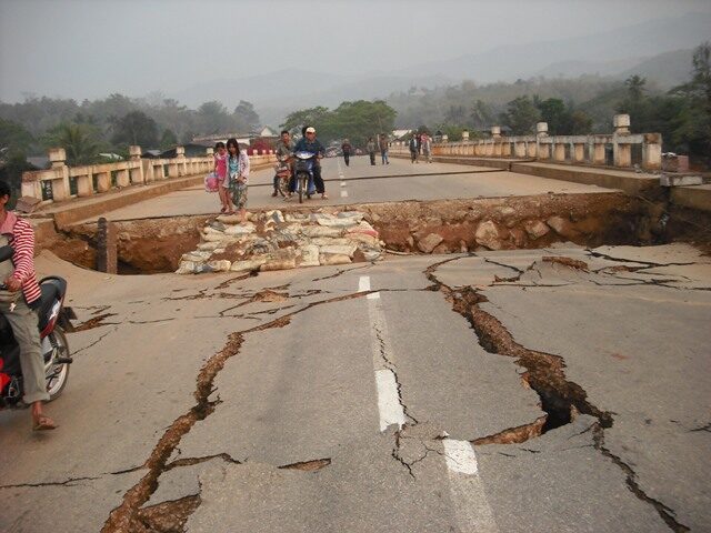 voa_burma_earthquake_damages02_25mar11