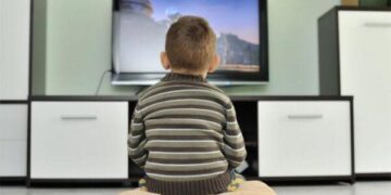 Вредит ли телевизор здоровью детей?
