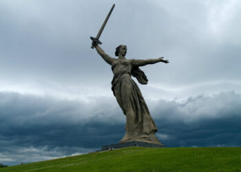Исторические памятники достойны изучения в школе.