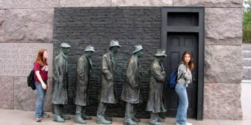 Интересно…. забавные памятники