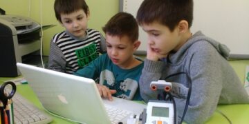 Наши новости. Каникулы, цирк и робот