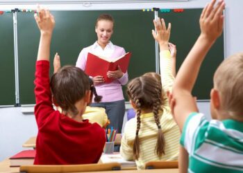 Я в учители пойду, пусть меня научат…